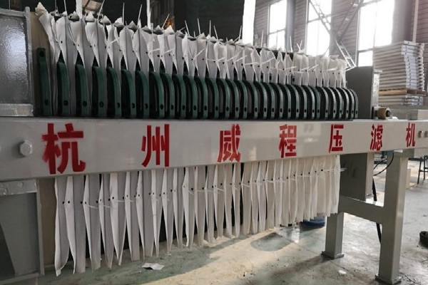 造成板框壓濾機(jī)濾板斷裂的原因